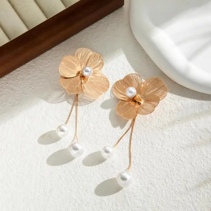 Romantic Flower Petal Long Tassel Drop Earrings For Women 2025 Trend Imitation Pearl Hanging Piercing Earrings Wed Jewelry Gift