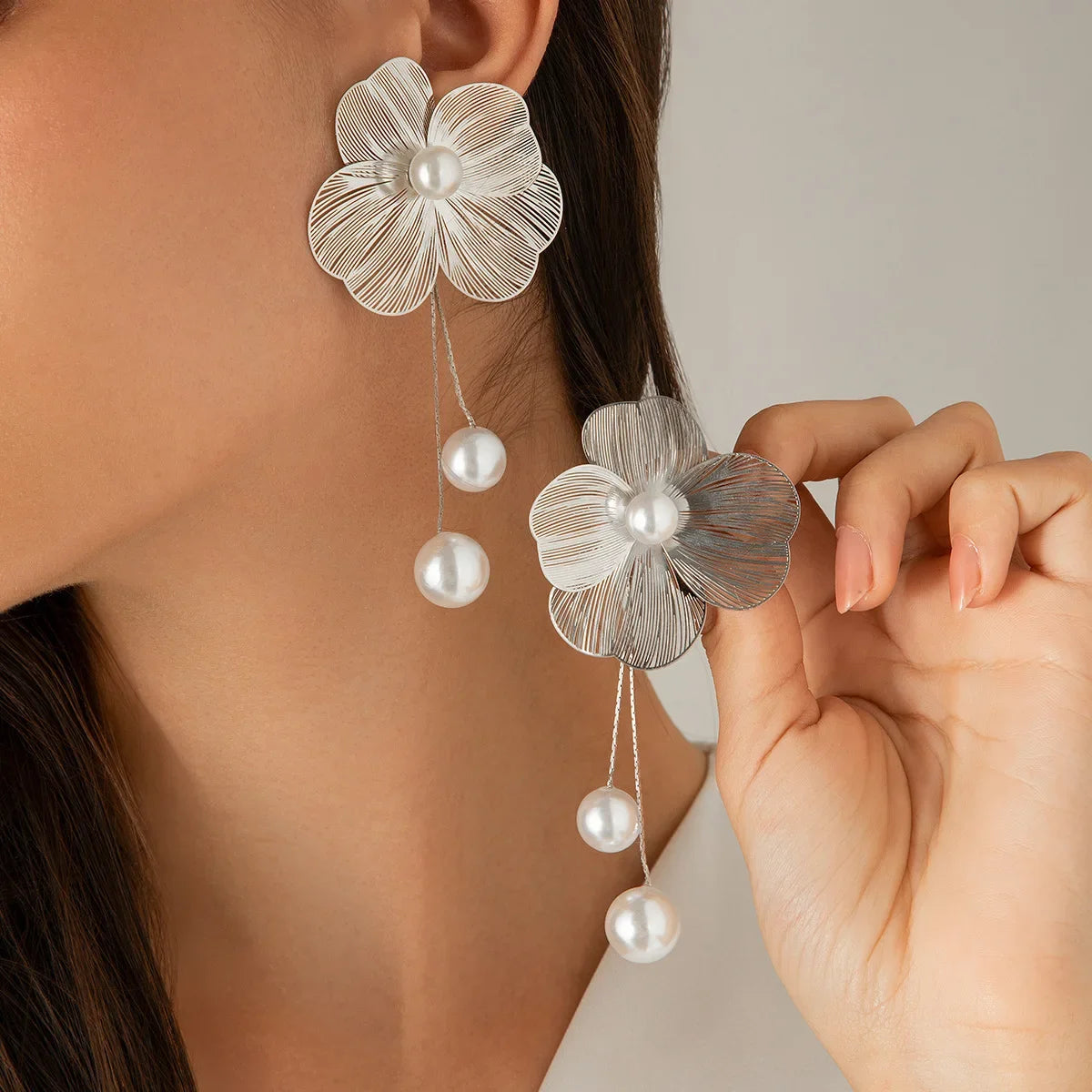 Romantic Flower Petal Long Tassel Drop Earrings For Women 2025 Trend Imitation Pearl Hanging Piercing Earrings Wed Jewelry Gift