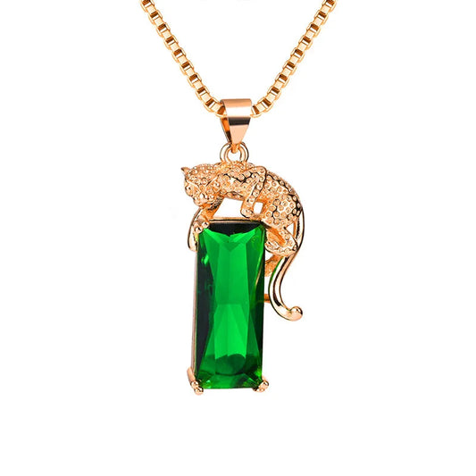 Women 18k Gold Emerald Pendant Necklace Vintage Green Gemstone Carving Jewelry
