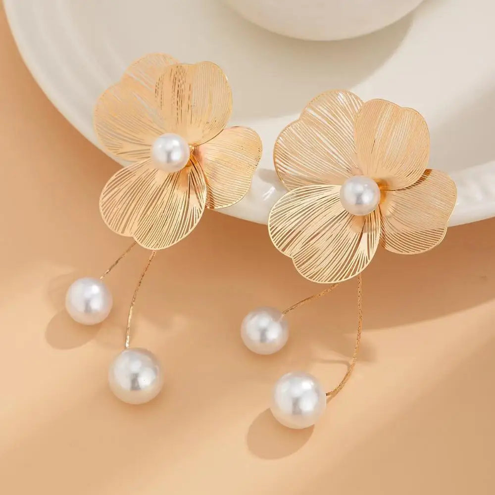 Romantic Flower Petal Long Tassel Drop Earrings For Women 2025 Trend Imitation Pearl Hanging Piercing Earrings Wed Jewelry Gift
