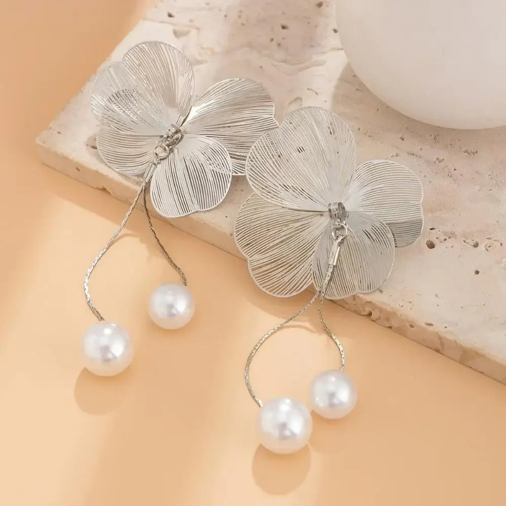Romantic Flower Petal Long Tassel Drop Earrings For Women 2025 Trend Imitation Pearl Hanging Piercing Earrings Wed Jewelry Gift