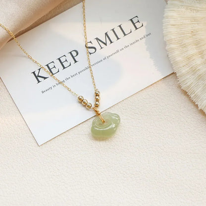 Women 18k Gold Emerald Pendant Necklace Vintage Green Gemstone Carving Jewelry